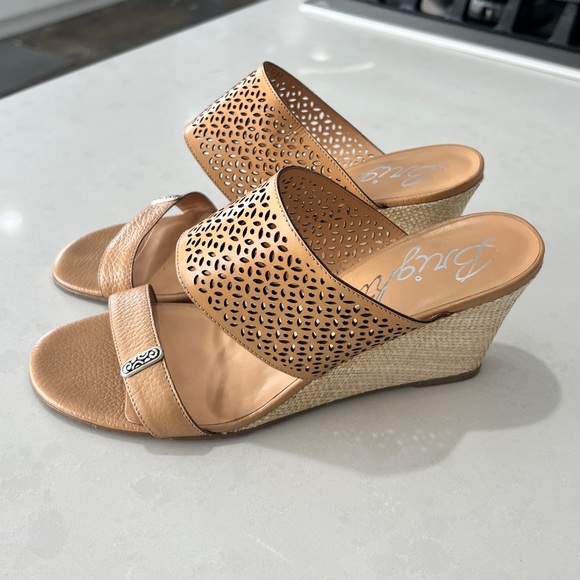 Brighton Ramon Platform Wedge Sandals Laser Cut Leather Women’s Size 9 Tan - Picture 2 of 13